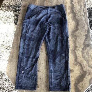 LuLu Lemon pocket capris...size 6-8 Like new!